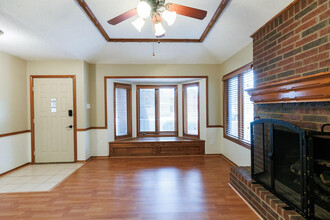 4909 61st St in Lubbock, TX - Foto de edificio - Building Photo