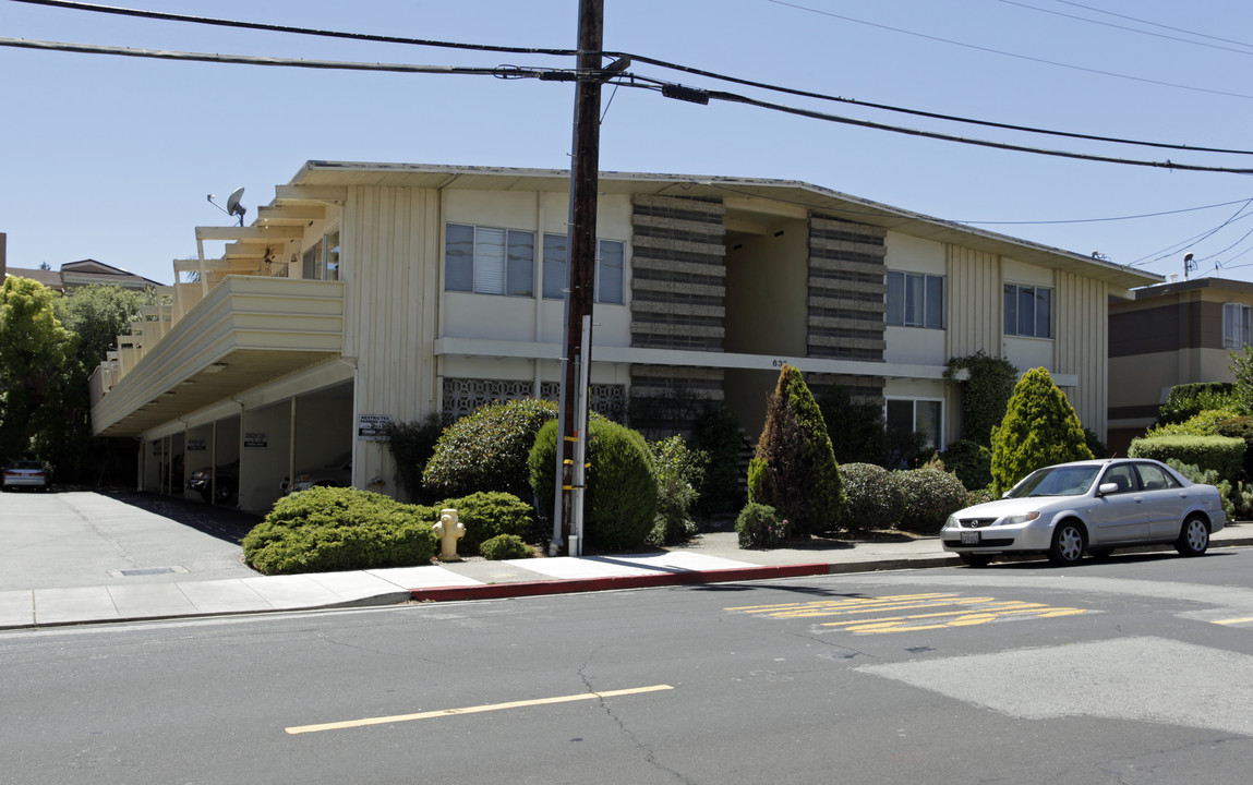 632 Cedar St in San Carlos, CA - Foto de edificio