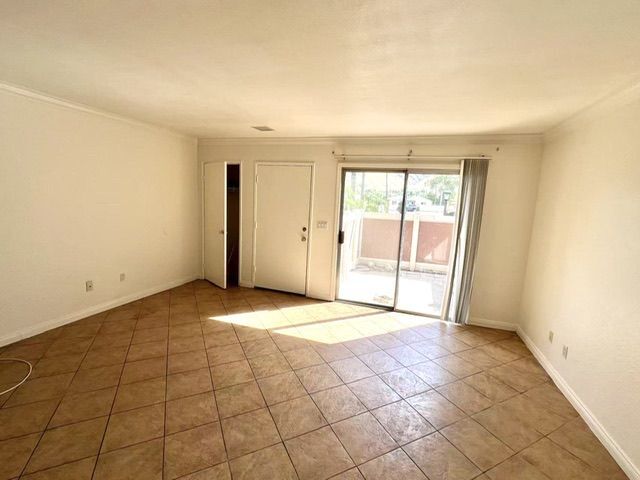 1460 Kendall Dr in San Bernardino, CA - Building Photo - Building Photo