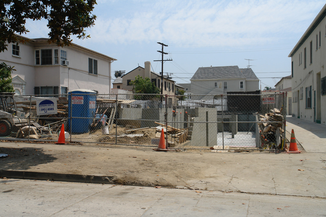 124 N Orlando Ave in Los Angeles, CA - Foto de edificio