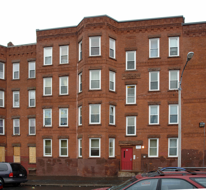 Sargeant West Apartments in Holyoke, MA - Foto de edificio