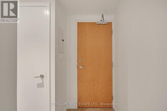 36 Blue Jays Way in Toronto, ON - Building Photo - Building Photo