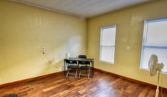 51 W Rosseter St in Brockton, MA - Building Photo