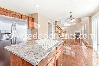 3957 Rowlett Pl in Westfield, IN - Foto de edificio - Building Photo