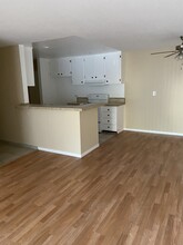 Orangebrook Manor Apartments in Encino, CA - Building Photo - Building Photo