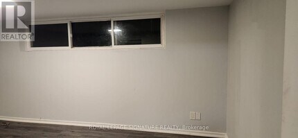 3443 Queenston Dr in Mississauga, ON - Building Photo - Building Photo