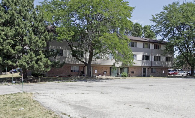 Lofts at Layton in Milwaukee, WI - Foto de edificio - Building Photo