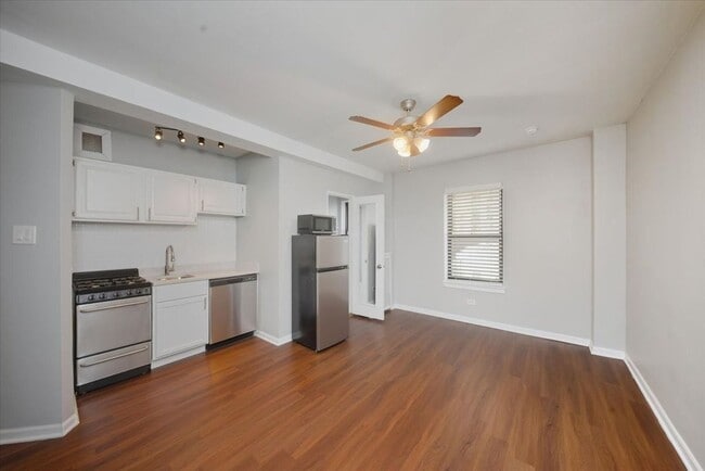 property at 1140 N La Salle Dr