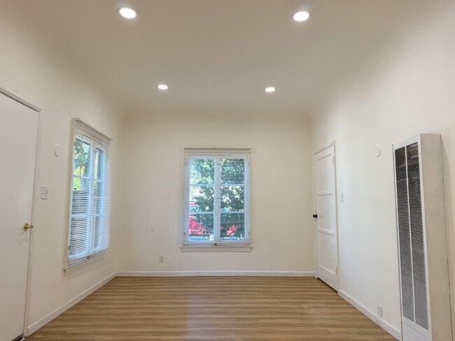 810 E Chevy Chase Dr in Glendale, CA - Building Photo - Building Photo
