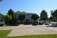 Twin Pine Estates in Alton, IL - Foto de edificio - Building Photo