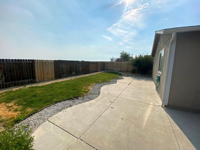 7771 Mariner Cove Dr in Reno, NV - Building Photo - Building Photo