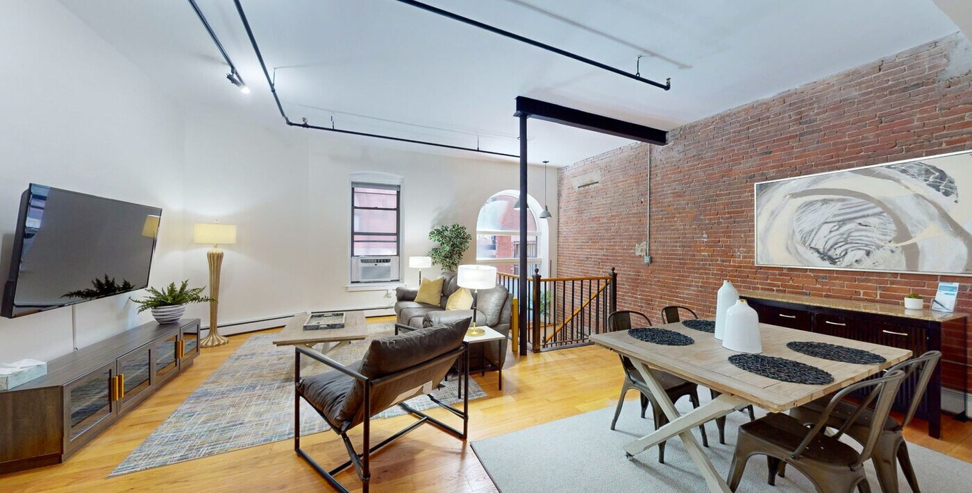 13-19-19 Stanhope St in Boston, MA - Building Photo