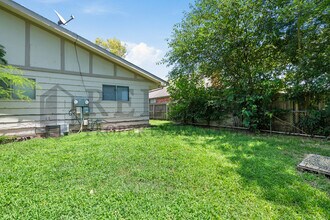 2203 S Lori Ln in Wichita, KS - Building Photo - Building Photo