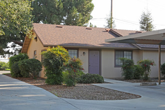 Willow Glen Apartments in Reedley, CA - Building Photo - Building Photo