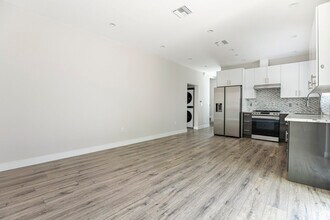 10938 Nettleton St in Sun Valley, CA - Building Photo - Building Photo