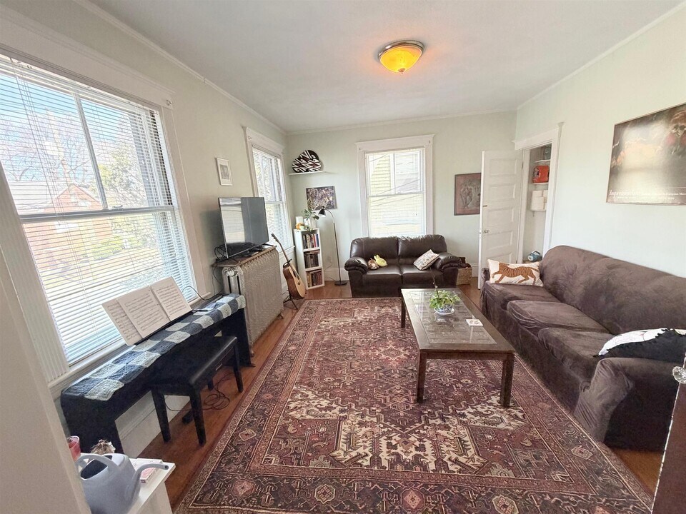 54 College Ave, Unit 1 in Somerville, MA - Building Photo