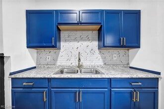 12001 Oakview Ave, Unit DOWN in Cleveland, OH - Foto de edificio - Building Photo