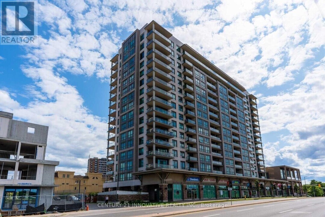 1235-1235 Bayly St in Pickering, ON - Building Photo