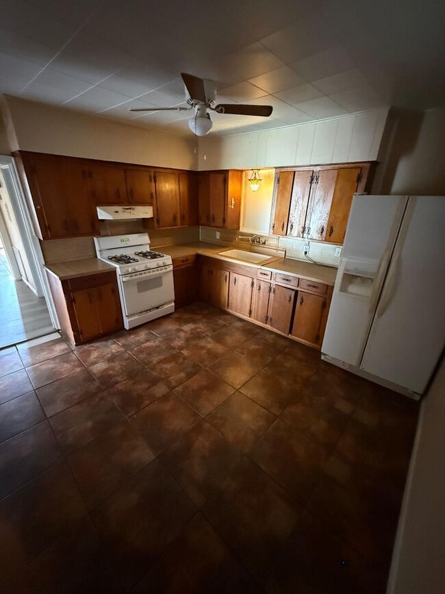 209 N 22nd St in Nederland, TX - Building Photo - Building Photo