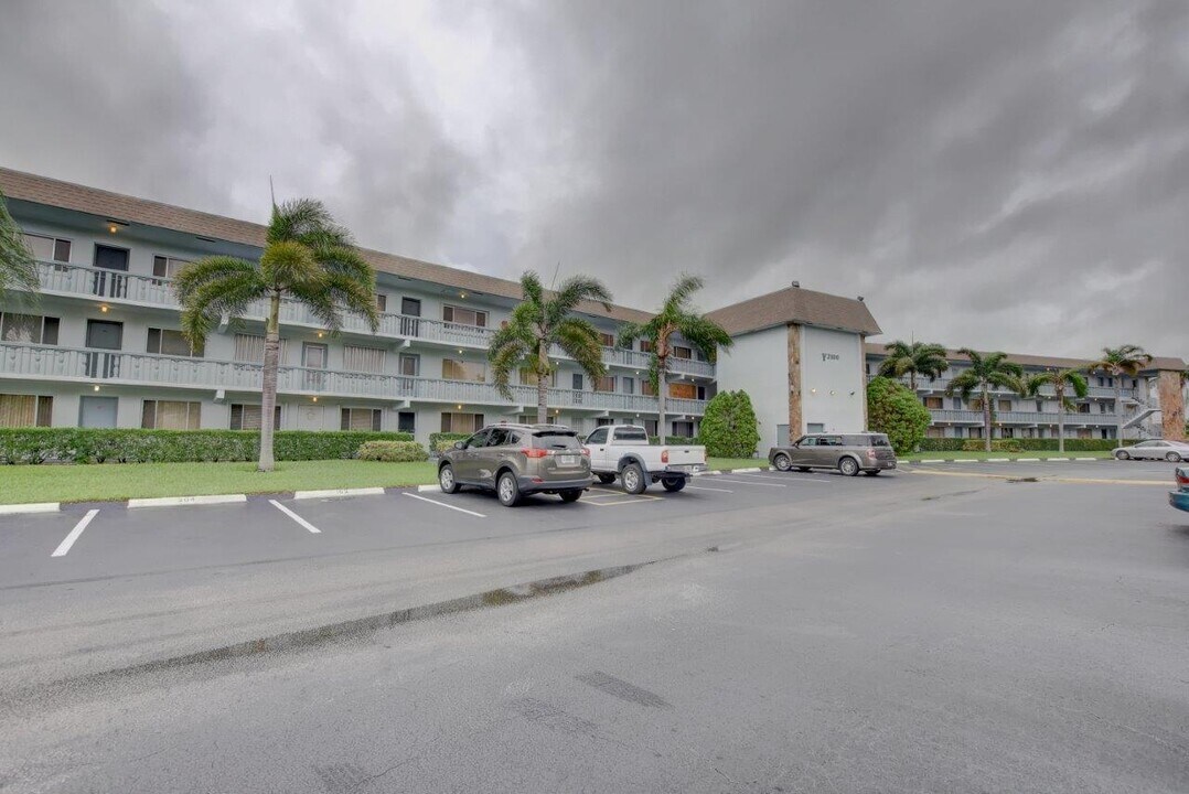 2100 Springdale Blvd in Palm Springs, FL - Building Photo