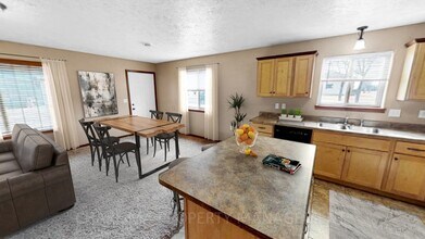 231 W 4th St in Tea, SD - Building Photo - Building Photo