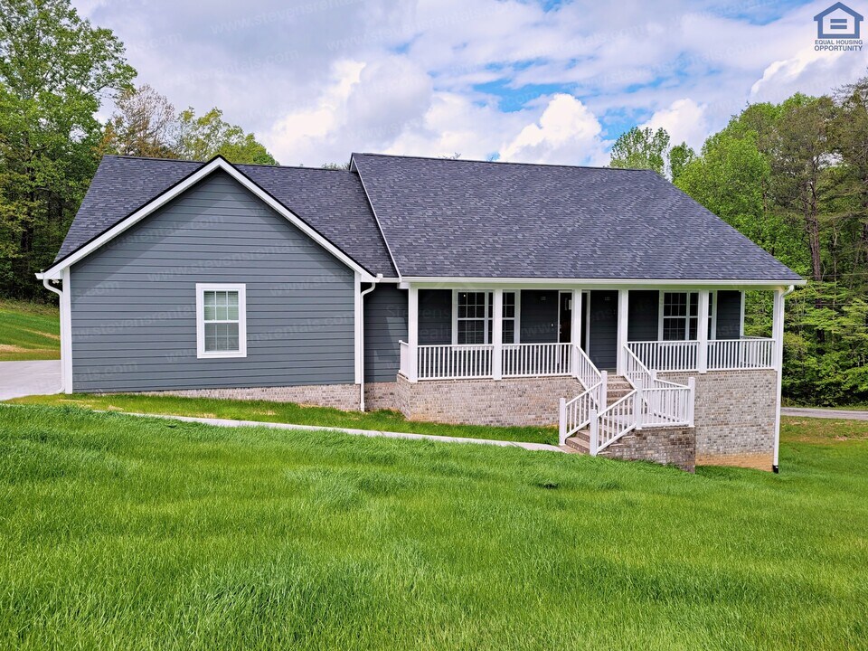 2211 Huntland Rd in Cookeville, TN - Building Photo
