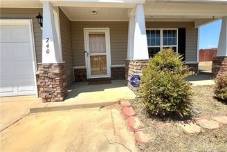 240 Declaration Dr in Raeford, NC - Building Photo - Building Photo