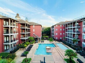 2400 McCue Rd in Houston, TX - Building Photo