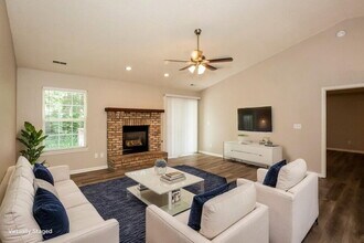 8438 Kousa Dr in Indianapolis, IN - Foto de edificio - Building Photo