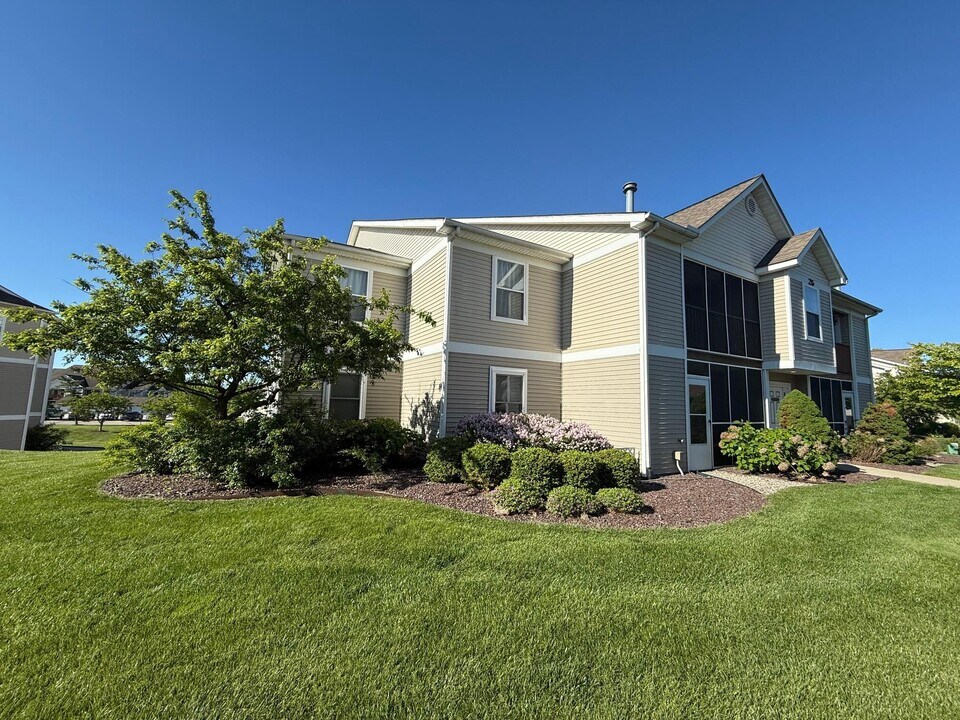 1553 Long Meadow Trail in Ann Arbor, MI - Building Photo