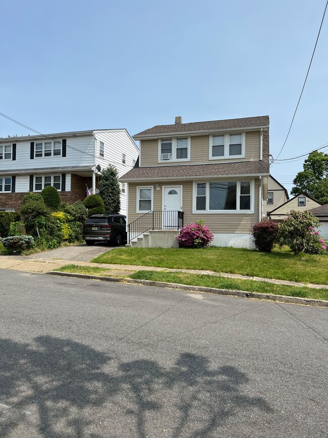 77 Wesley St in Clifton, NJ - Building Photo - Building Photo