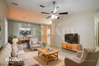 10524 Cherry Oak Cir in Orlando, FL - Building Photo - Building Photo