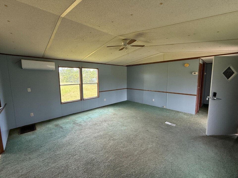 43433 Claxton Cir in Callahan, FL - Building Photo