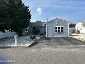 1010 Bowsprit Point in Lanoka Harbor, NJ - Building Photo - Building Photo