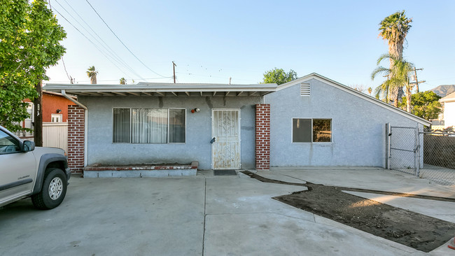 15001 Paddock St in Sylmar, CA - Building Photo - Other