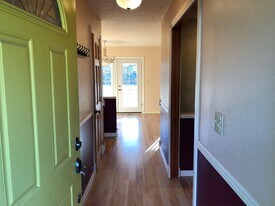 5830 SW Idaho St in Portland, OR - Building Photo