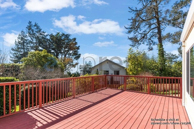 8590 Terrace Dr in El Cerrito, CA - Building Photo - Building Photo