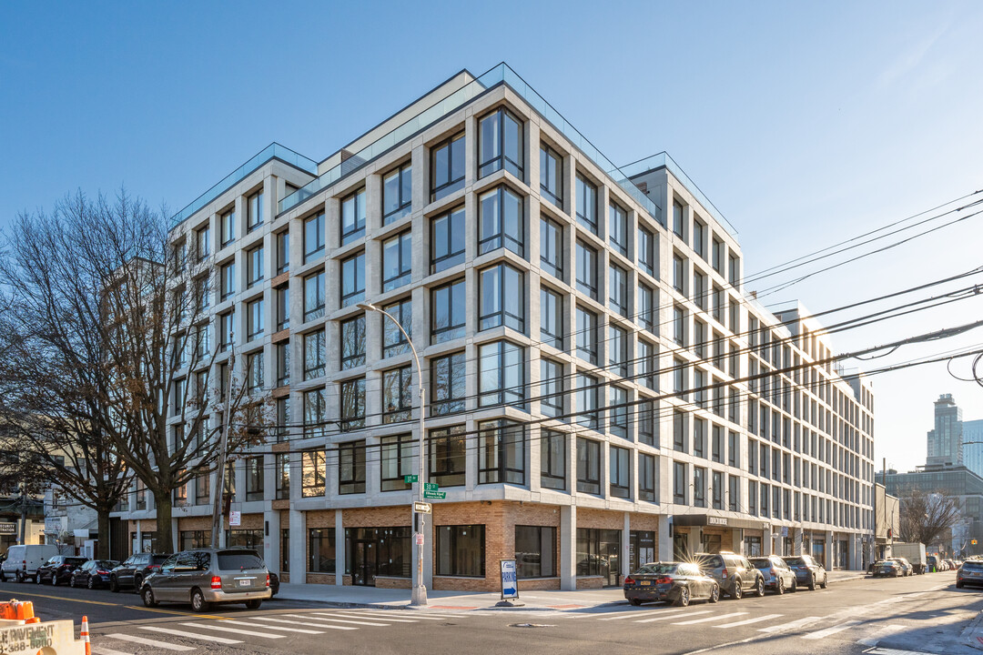 Dutch House in Astoria, NY - Building Photo