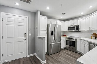 14000 N 94th St in Scottsdale, AZ - Building Photo - Building Photo