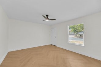 1008 Wilks Ave in Austin, TX - Building Photo - Building Photo