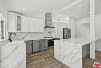 4825 San Feliciano Dr in Los Angeles, CA - Building Photo - Building Photo