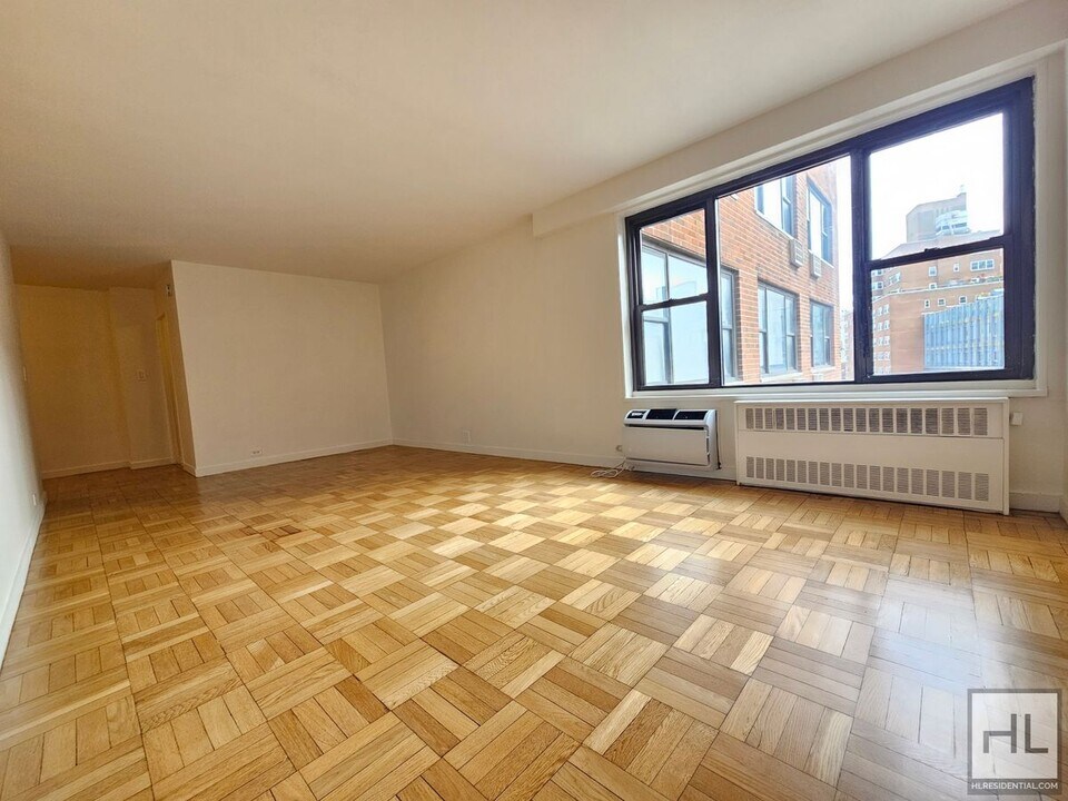 15th Floor Studio Apartment Near Union Squ in New York, NY - Building Photo