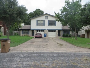 8814 Clearbrook Trail, Unit B Side in Austin, TX - Building Photo - Building Photo