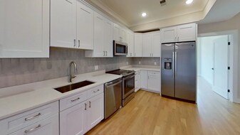 104 Warren St, Unit 2 in Boston, MA - Building Photo