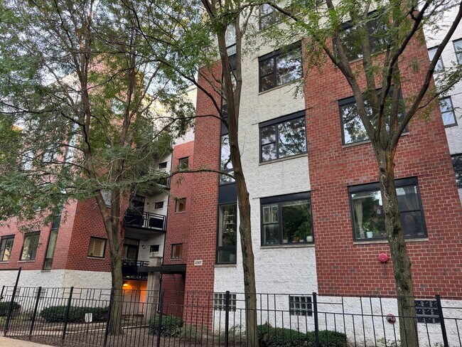 property at 2307 W Wolfram St