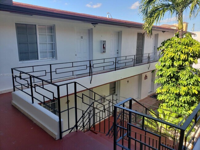 50 W 4th St in Hialeah, FL - Foto de edificio - Building Photo