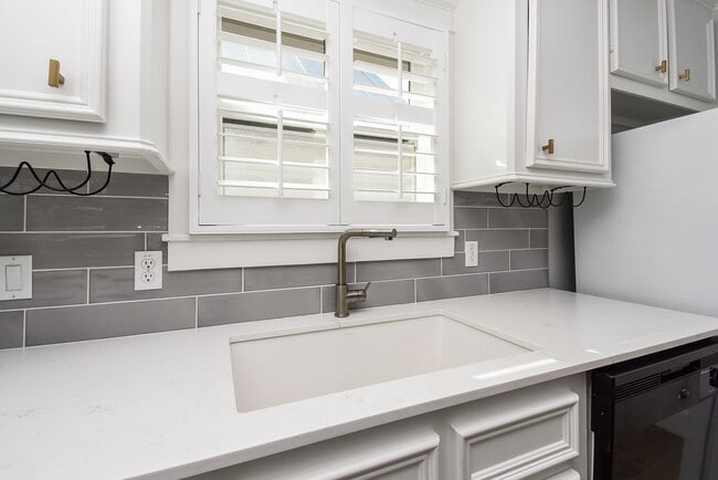 property at 1349 Heights Blvd