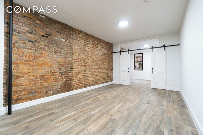 315 E 5th St, Unit 1F in New York, NY - Building Photo - Building Photo