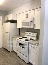 11800 Alpheus Ave in Austin, TX - Foto de edificio - Building Photo