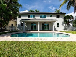 2538 Hunters Run Way in Weston, FL - Building Photo - Building Photo